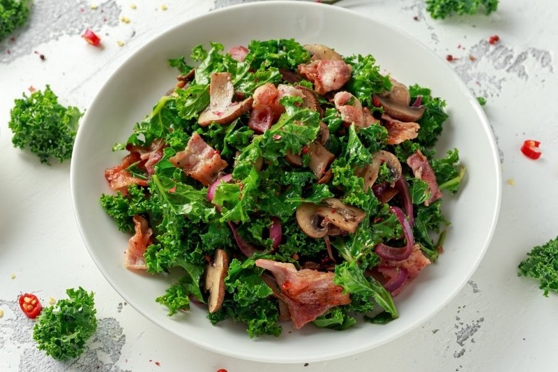 Món ăn salad cải kale rất thanh mát 